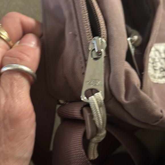The North Face Berkeley Crossbody Bag Fawn Colored - Picture 6 of 7